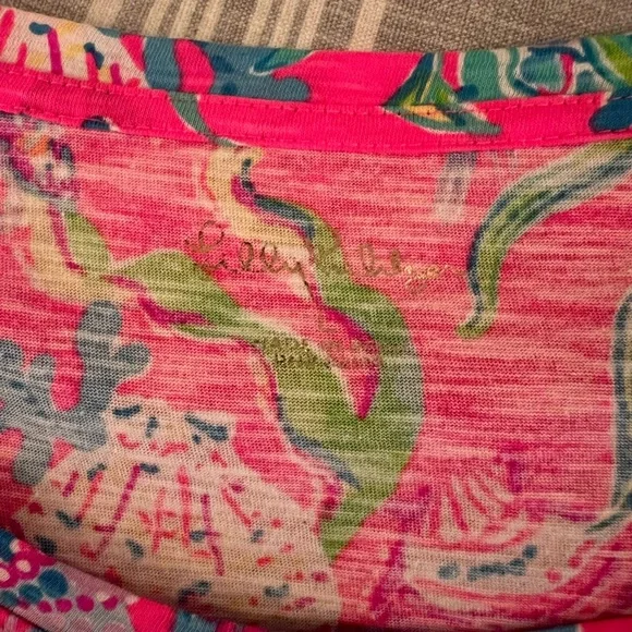 Lilly Pulitzer Size Large T-shirt - Picture 2 of 3